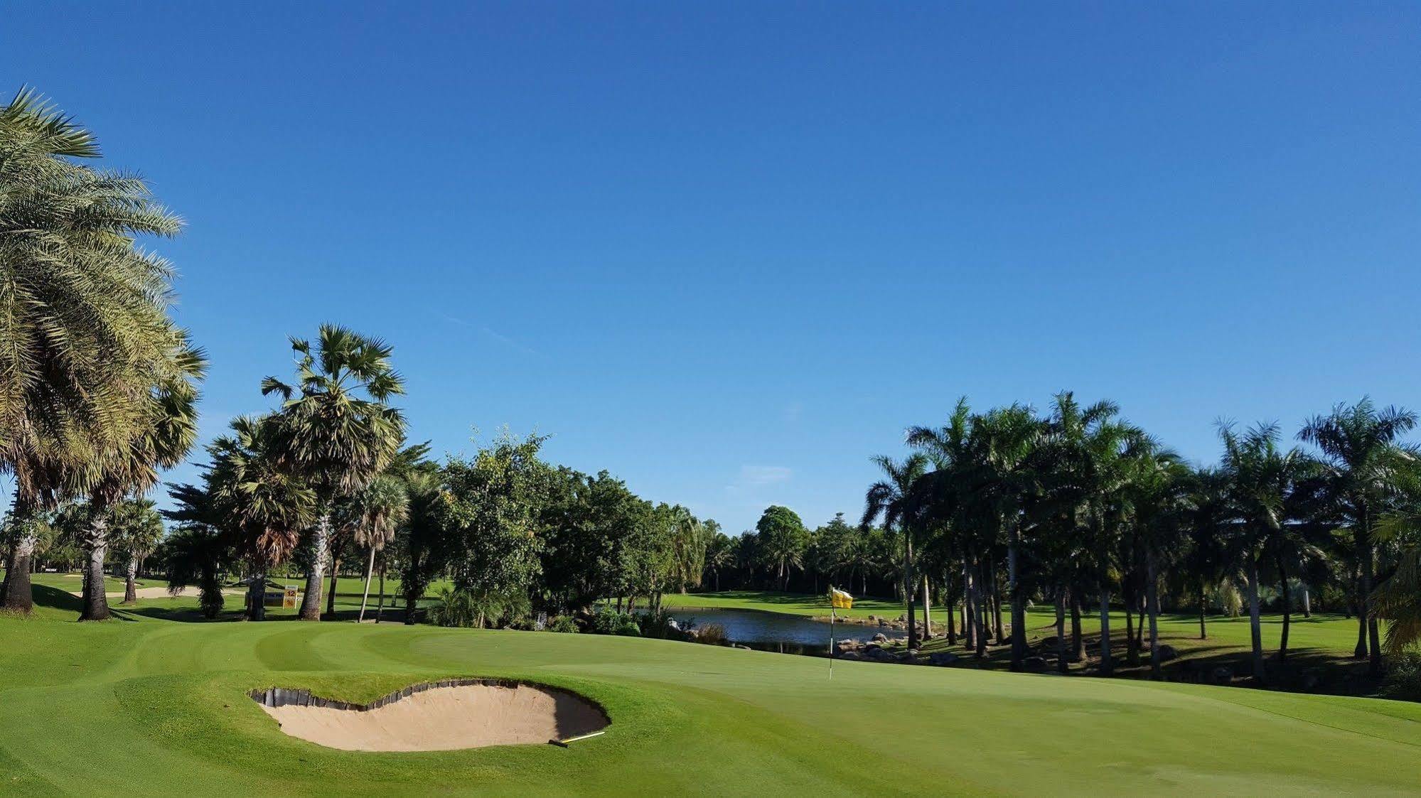 Suwan Golf & Country Club Hotel Nakhon Pathom Buitenkant foto