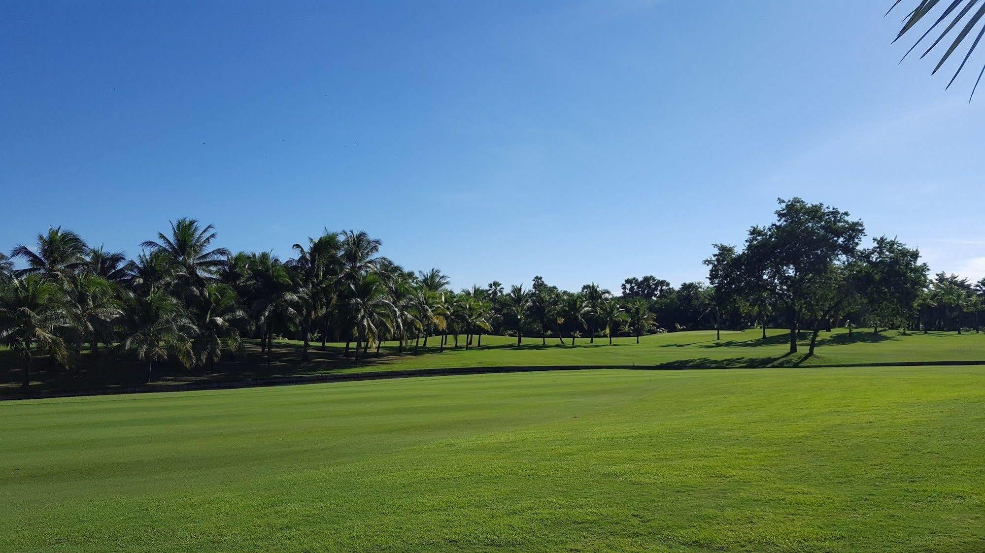 Suwan Golf & Country Club Hotel Nakhon Pathom Buitenkant foto