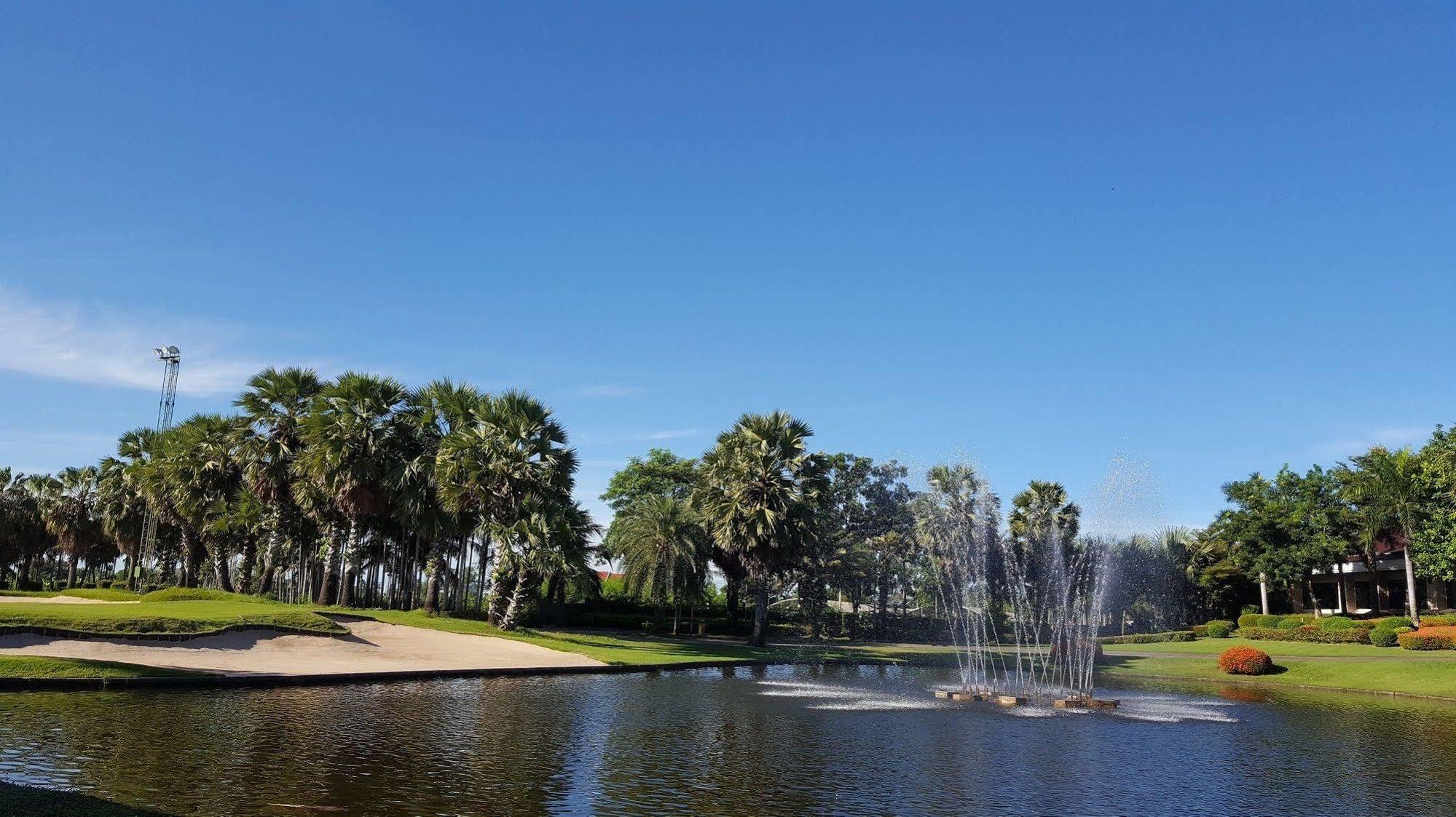 Suwan Golf & Country Club Hotel Nakhon Pathom Buitenkant foto