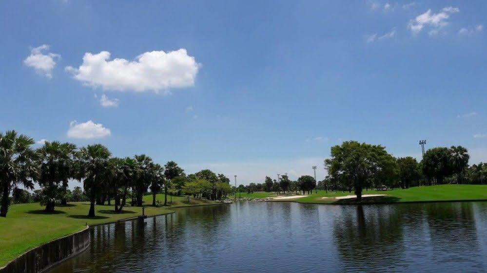 Suwan Golf & Country Club Hotel Nakhon Pathom Buitenkant foto