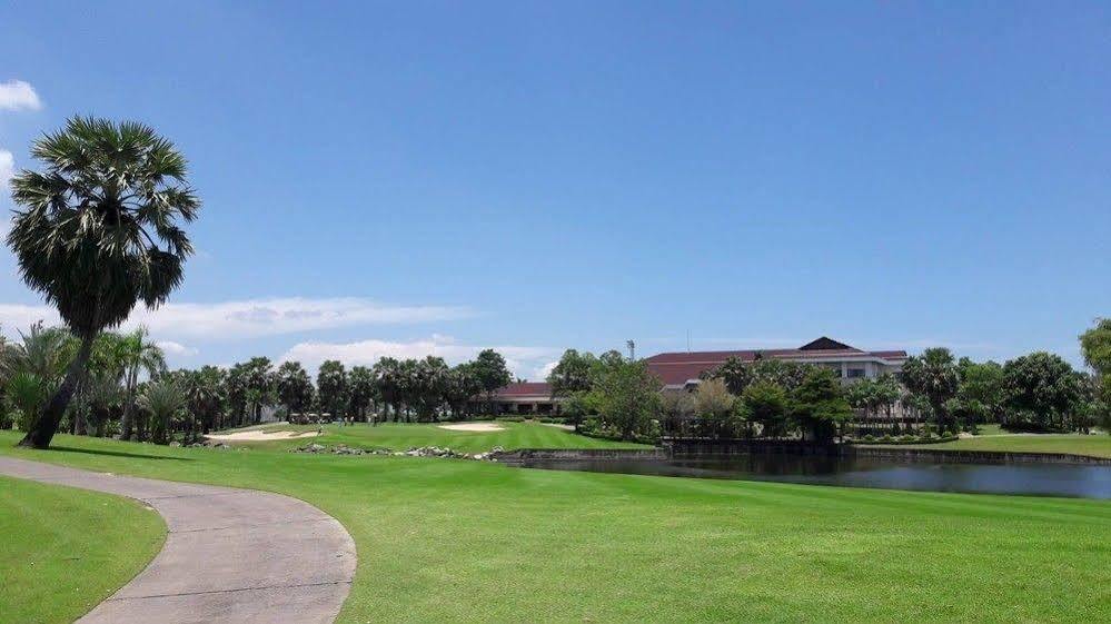 Suwan Golf & Country Club Hotel Nakhon Pathom Buitenkant foto