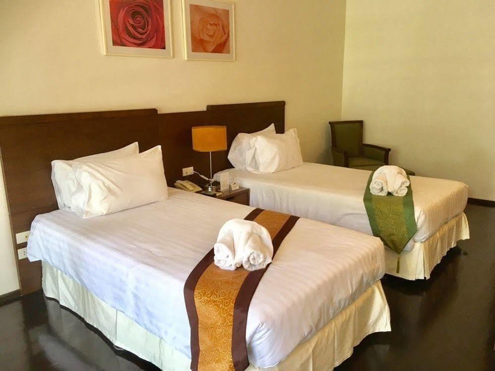 Suwan Golf & Country Club Hotel Nakhon Pathom Buitenkant foto