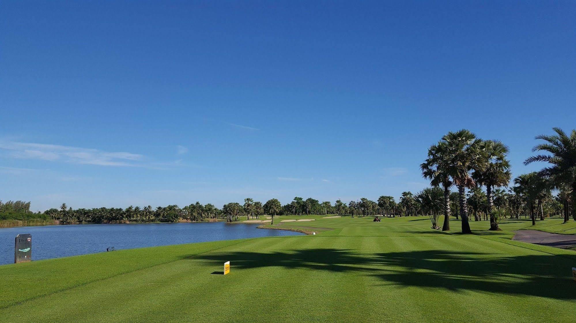 Suwan Golf & Country Club Hotel Nakhon Pathom Buitenkant foto