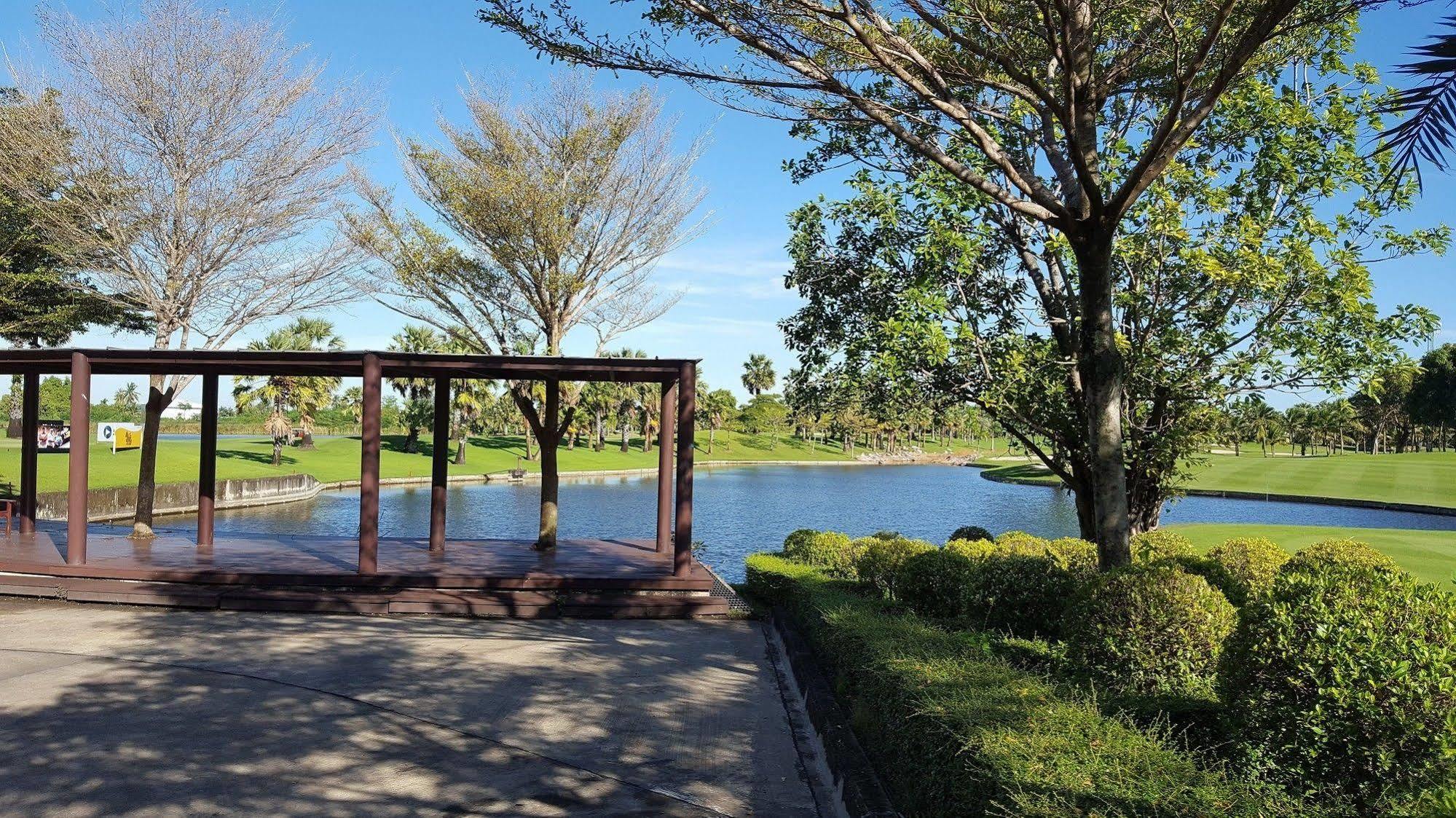 Suwan Golf & Country Club Hotel Nakhon Pathom Buitenkant foto