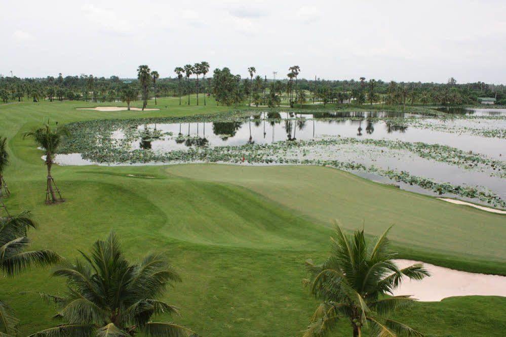 Suwan Golf & Country Club Hotel Nakhon Pathom Buitenkant foto